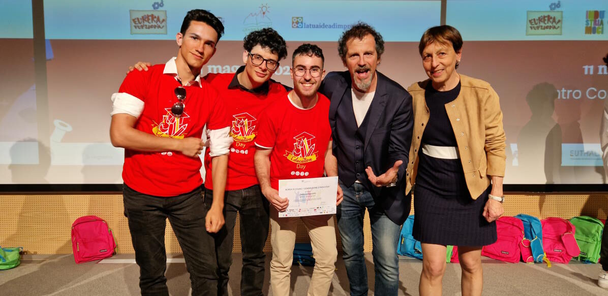 PREMIAZIONI DI UNIVA ALLE VILLE PONTI DI VARESE – QUATTRO BORSE DI STUDIO AD ALUNNI DEL GEYMONAT